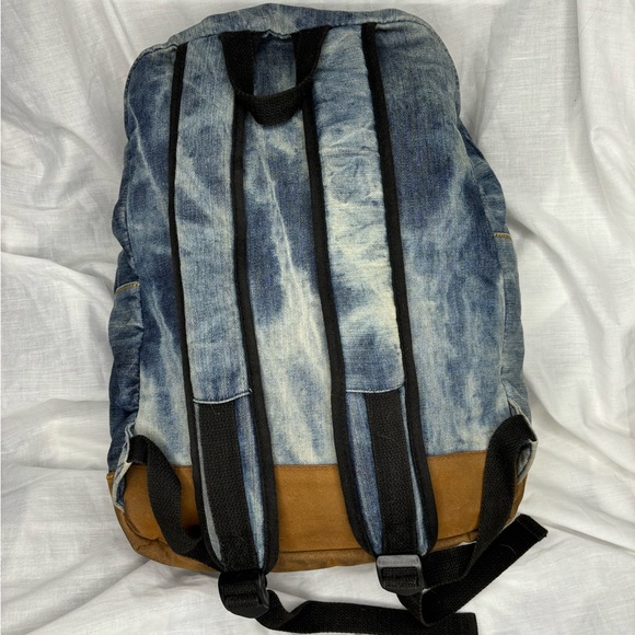 💧True religion men’s monogram big T flap backpack 💧 - Picture 2 of 2